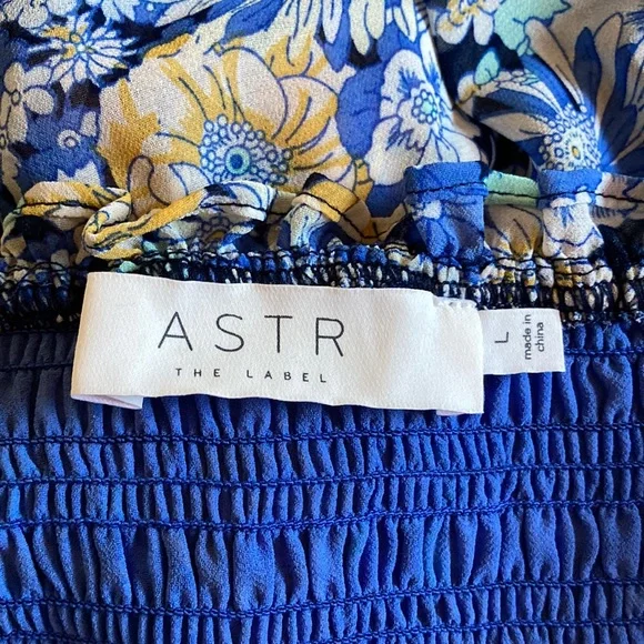 NWOT - ASTR THE LABEL January Floral-Print Flutter Sleeve Crop Top - Sz L - Picture 3 of 16